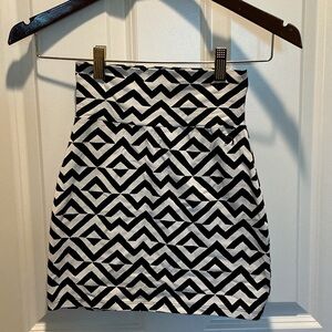Pink VS High-Waist Black & White Geometric Mini Skirt EUC